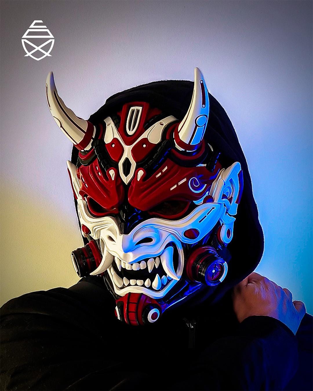 Referans görsel — TETSU Oni Giyilebilir Maske. Wefty Design'in kendi baskısının fotoğrafı değildir.
