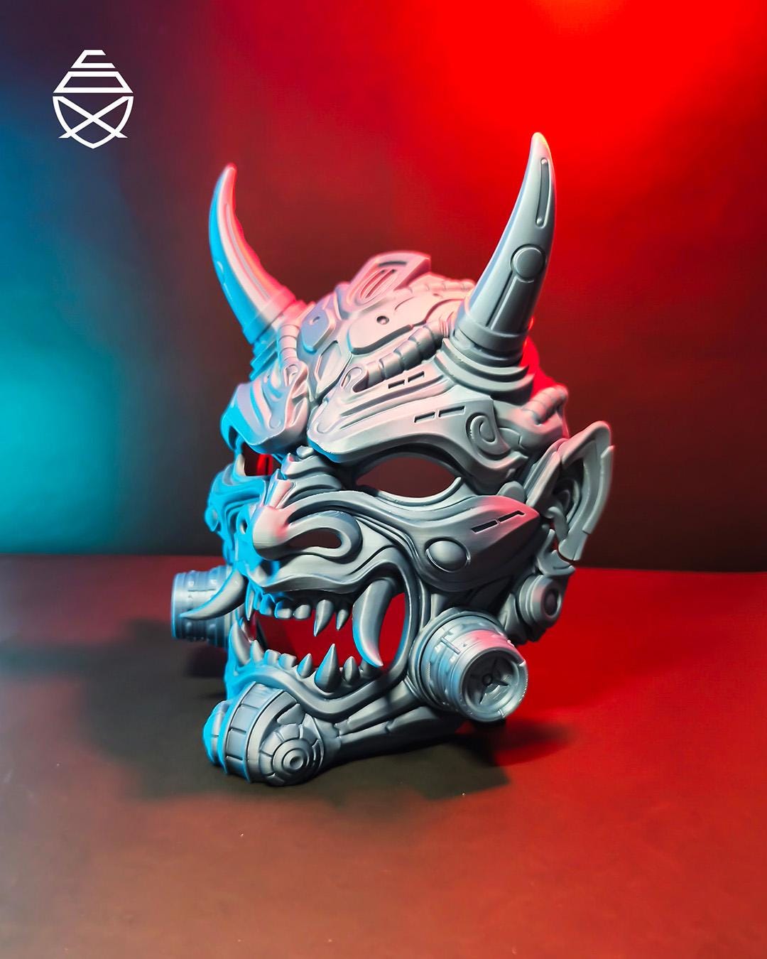 Referans görsel — TETSU Oni Giyilebilir Maske. Wefty Design'in kendi baskısının fotoğrafı değildir.