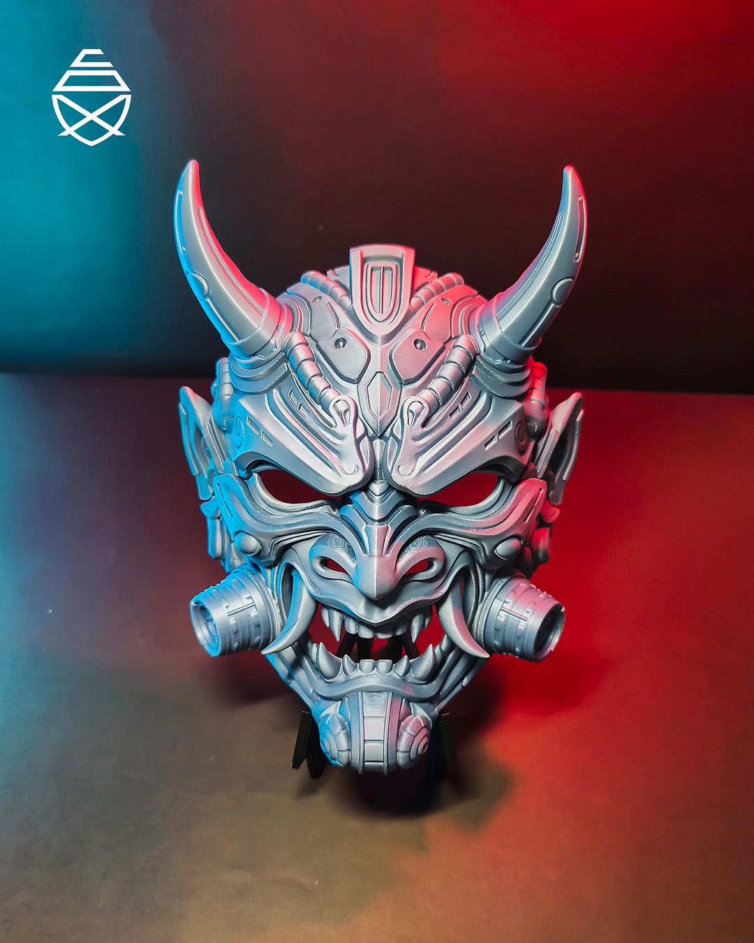 Referans görsel — TETSU Oni Giyilebilir Maske. Wefty Design'in kendi baskısının fotoğrafı değildir.