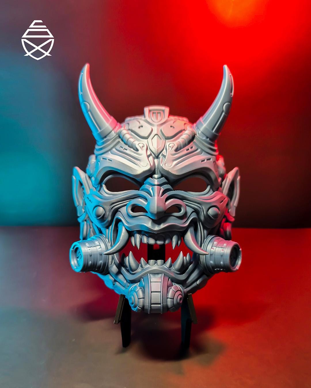 Referans görsel — TETSU Oni Giyilebilir Maske. Wefty Design'in kendi baskısının fotoğrafı değildir.