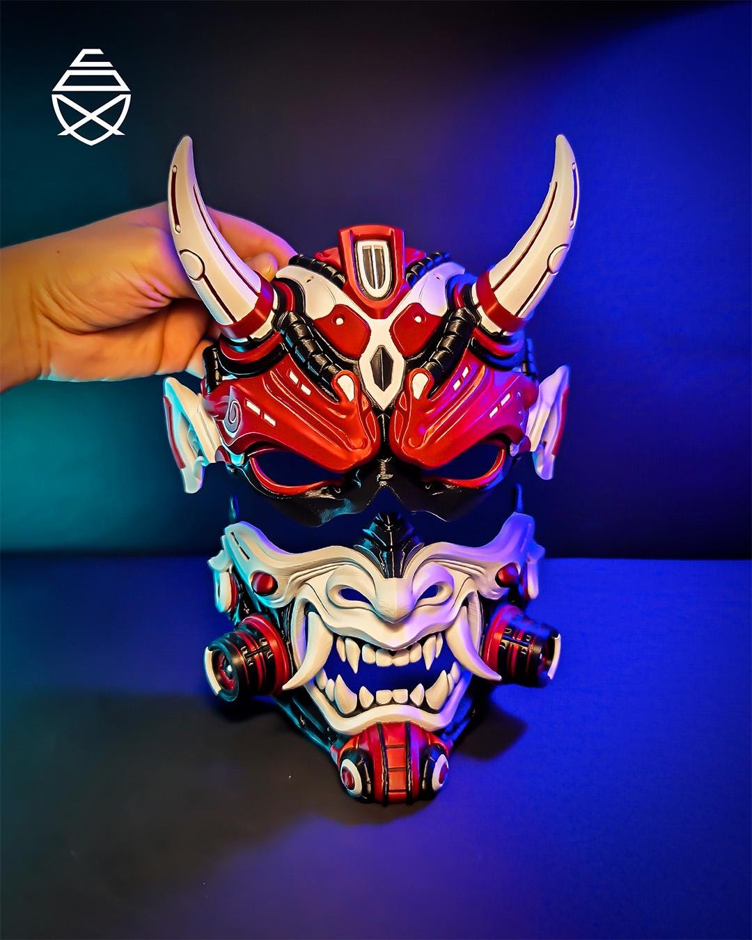 Referans görsel — TETSU Oni Giyilebilir Maske. Wefty Design'in kendi baskısının fotoğrafı değildir.