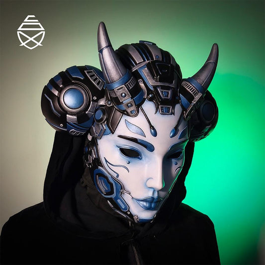 Referans görsel — TETSU Hannya Giyilebilir Maske. Wefty Design'in kendi baskısının fotoğrafı değildir.