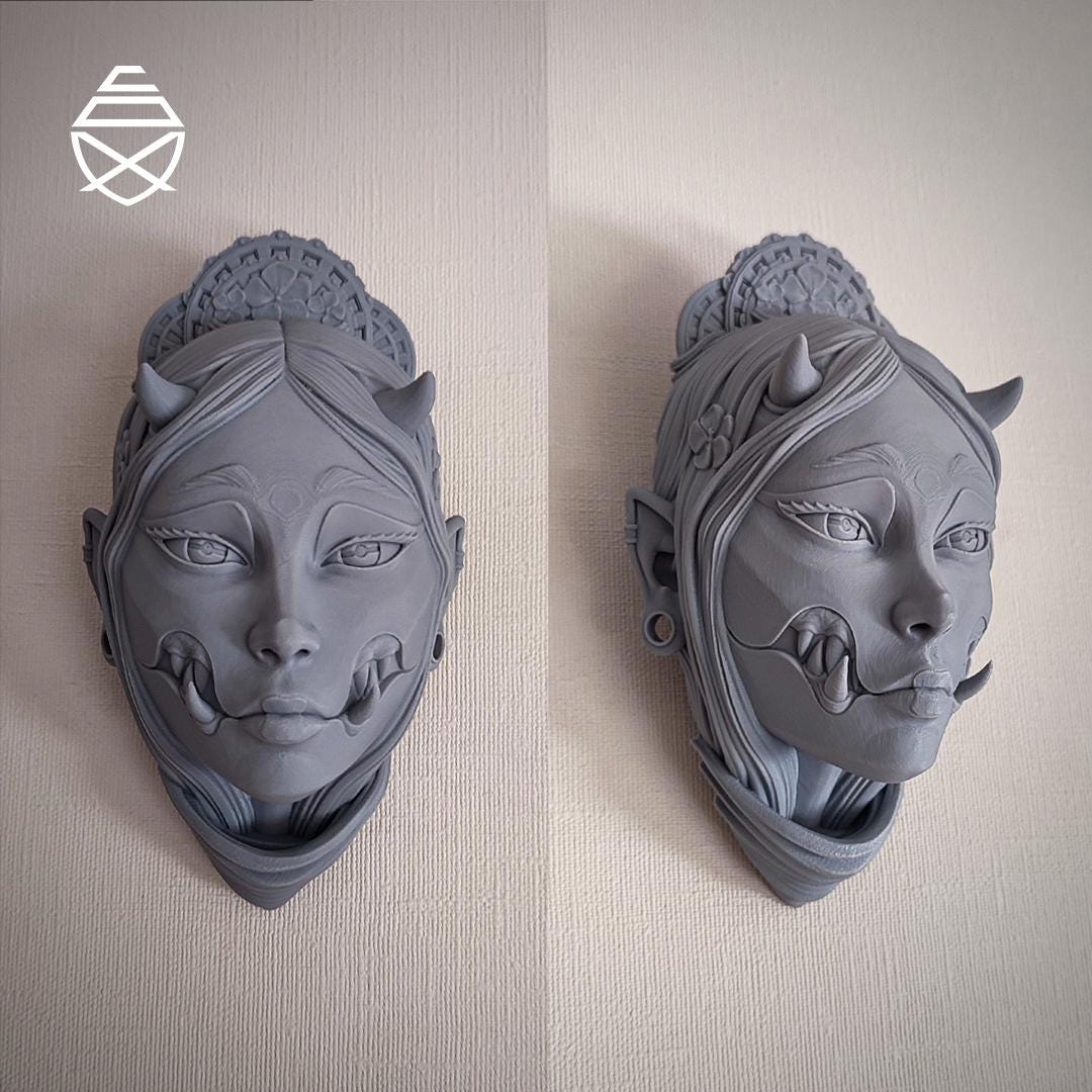 Referans görsel — Kuchisake-onna Duvar Maskesi. Wefty Design'in kendi baskısının fotoğrafı değildir.