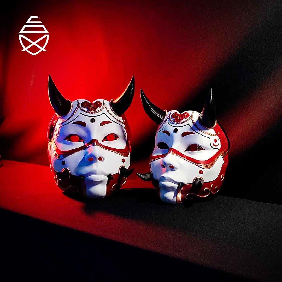 Referans görsel — Hannya Giyilebilir Maske. Wefty Design'in kendi baskısının fotoğrafı değildir.