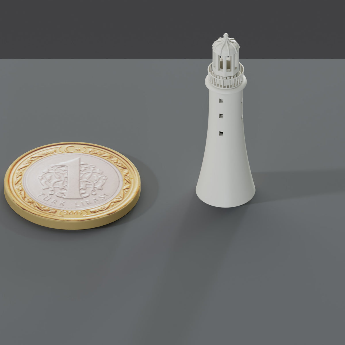 Minyatür Deniz Feneri No.7 — ölçekli render: 1 TL madeni paranın yanında XL boy (37 mm)