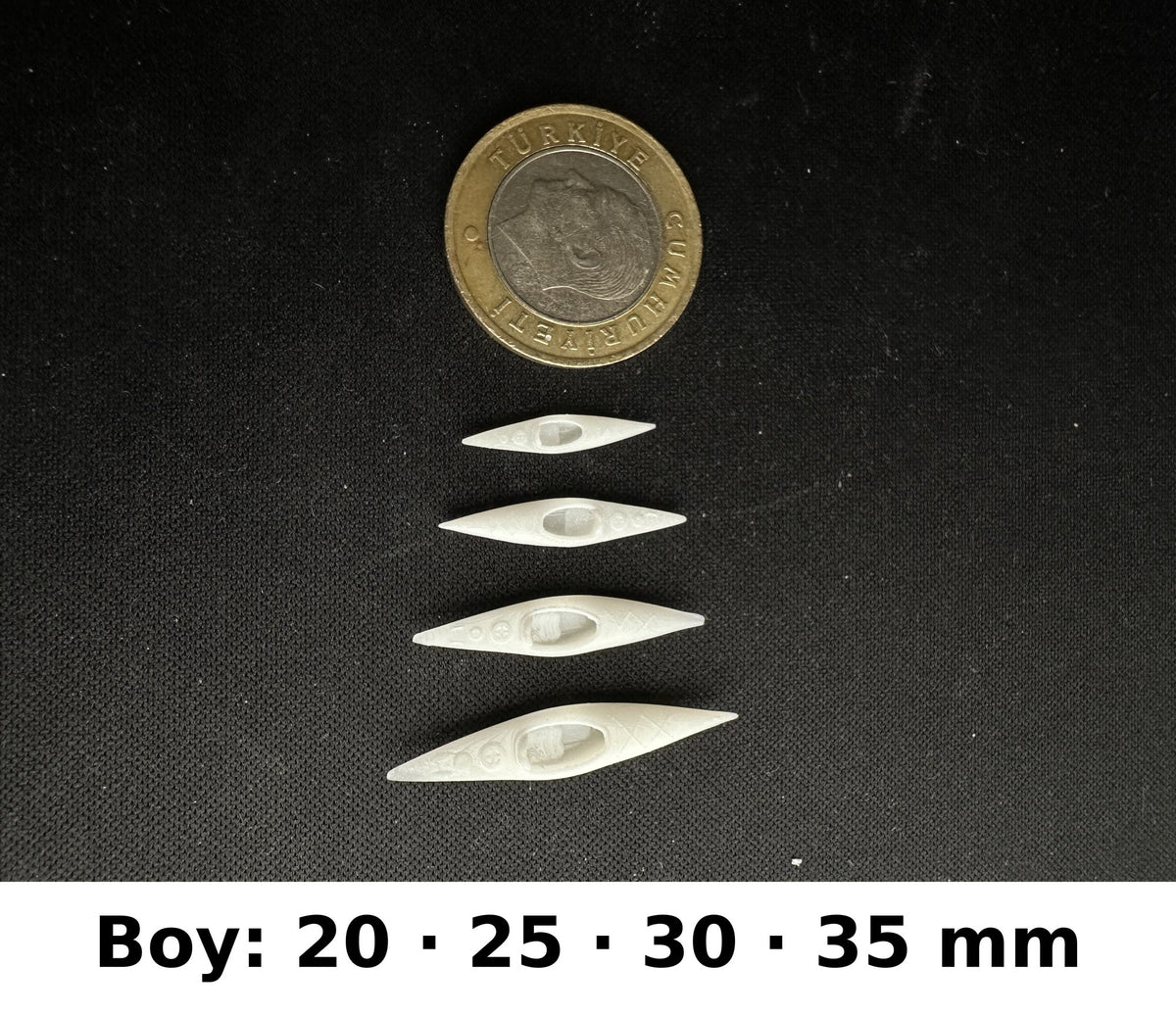 Minyatür Kano No.29 — Sade Oyuncak — Wefty baskısı, 1 TL madeni para ile ölçek karşılaştırması (Boy: 20 · 25 · 30 · 35 mm)