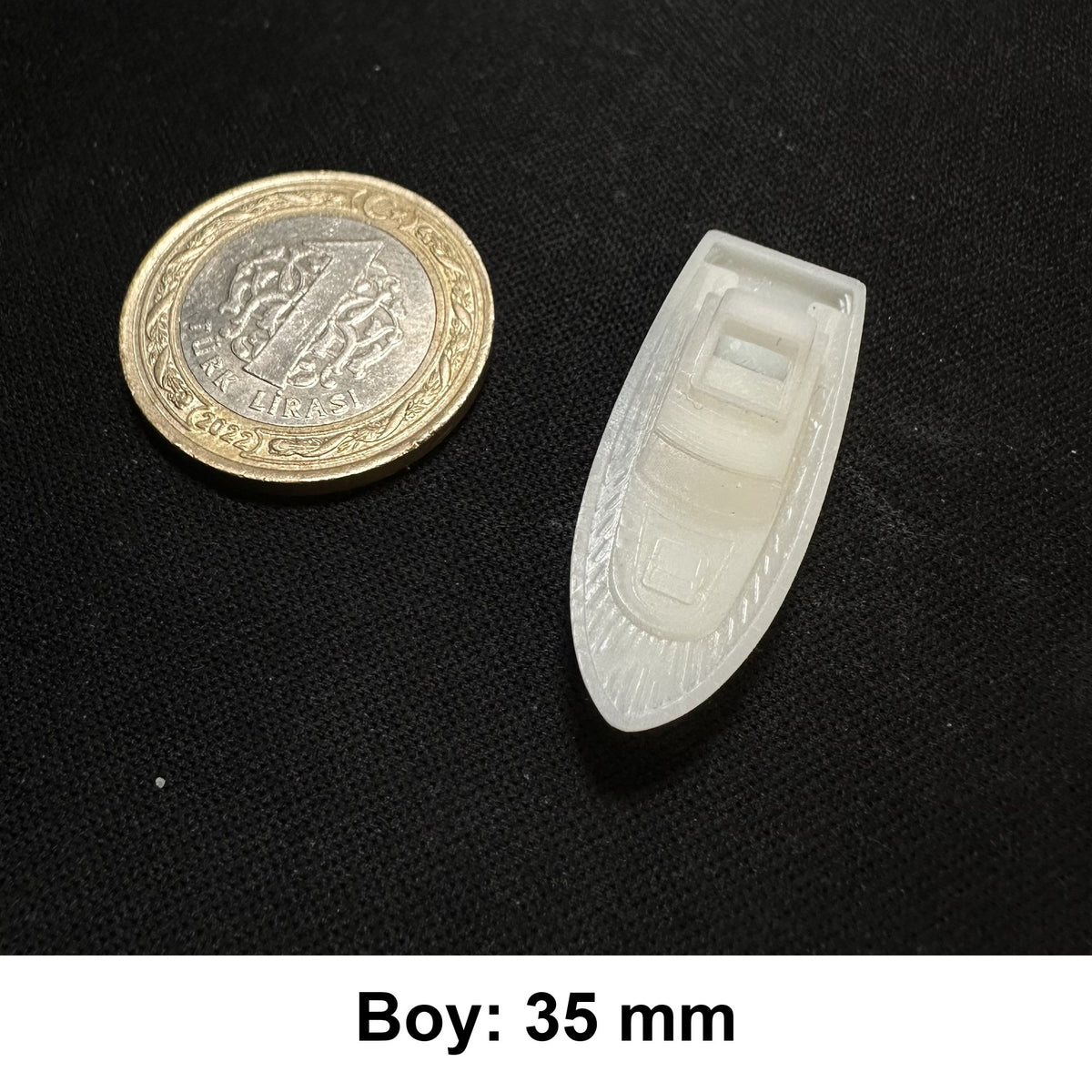 Minyatür Motorlu Tekne No.19 — Yüzer — Wefty baskısı, 1 TL madeni para ile ölçek karşılaştırması (Boy: 35 mm)