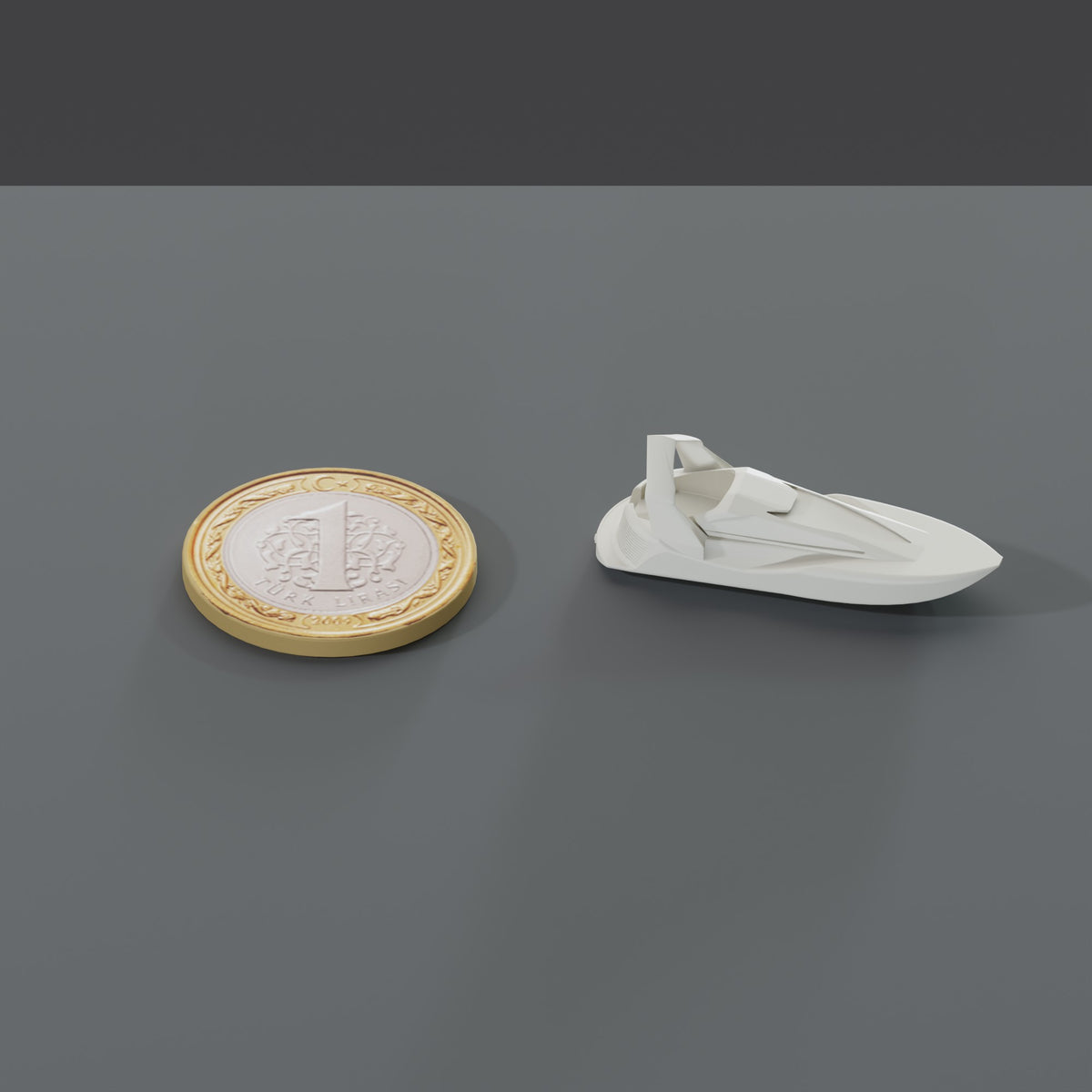 Minyatür Motorlu Tekne No.39 — ölçekli render: 1 TL madeni paranın yanında XL boy (37 mm)